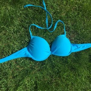 🌻3 FOR 10🌻 • Lightly padded bikini top